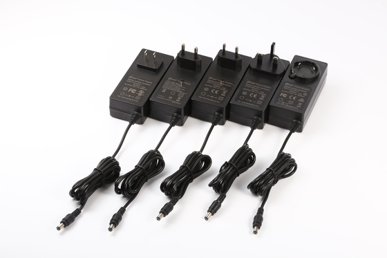 Black 60W American To Uk Plug Adapter ABS PC 12 Volt Multi Plug Adapter